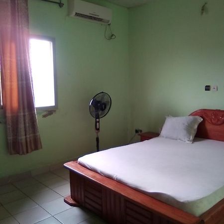 Hotel Kdv Bonaberi ภายนอก รูปภาพ